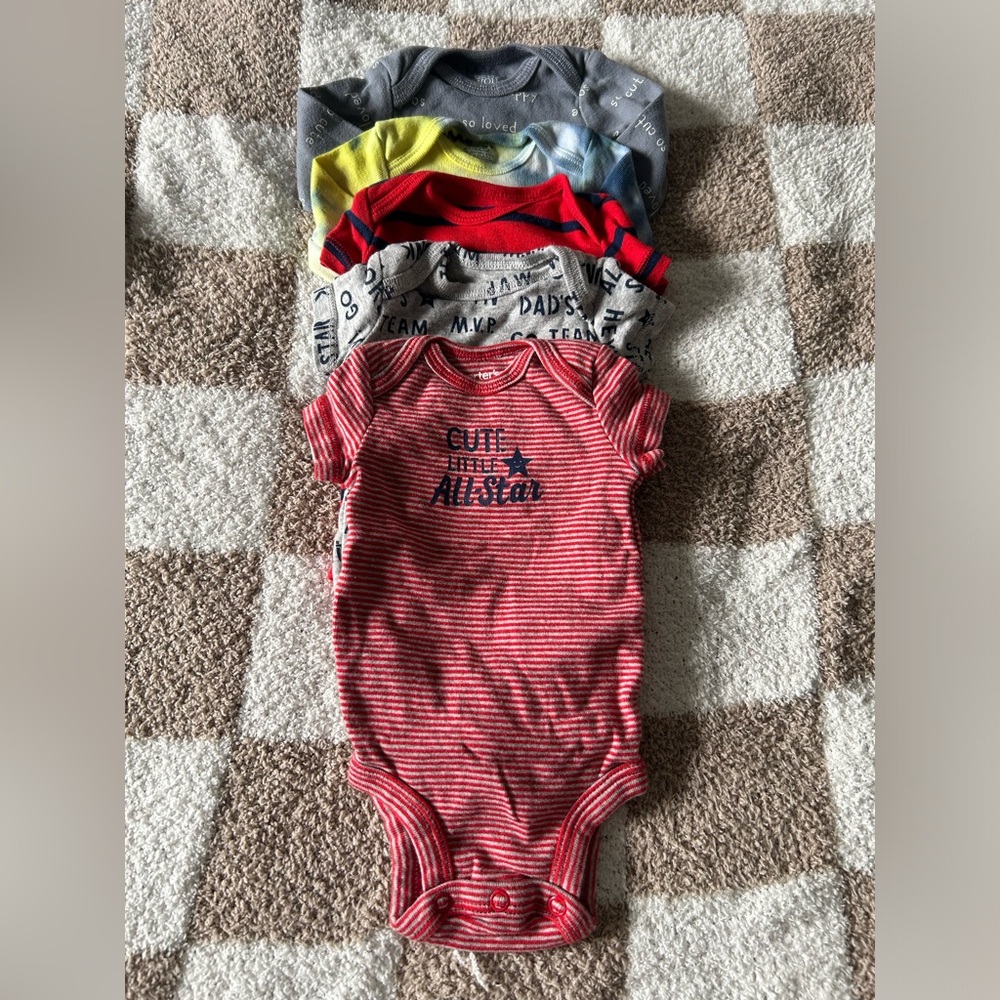 5 NB Bodysuits